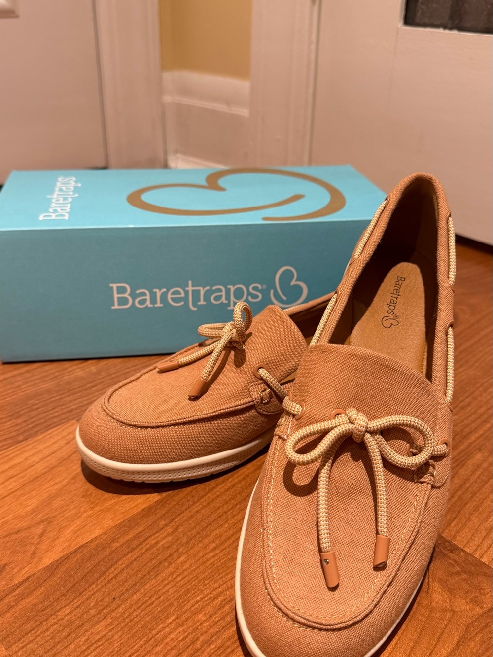 Baretraps Venia Boat Shoe (loafers)